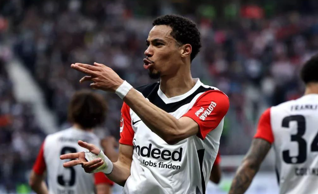 利物浦求购埃基蒂克遇阻，法兰克福强硬策略成难题