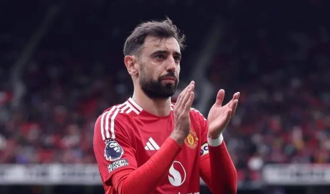 B费陷转会漩涡，利雅得新月高薪邀约引曼联队长去留悬念