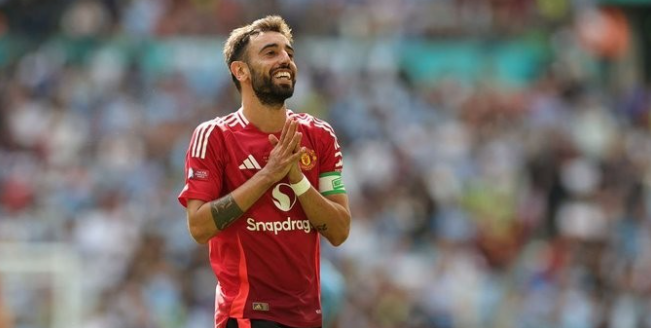 利雅得新月引援B费进展顺利，70万镑周薪邀曼联队长加盟