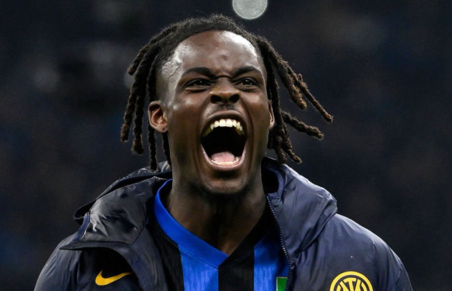 曼联关注国米后卫比塞克，转会前景存变数