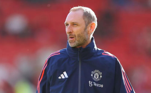 曼联定位球教练乔治森离队，教练组“葡萄牙化”持续推进