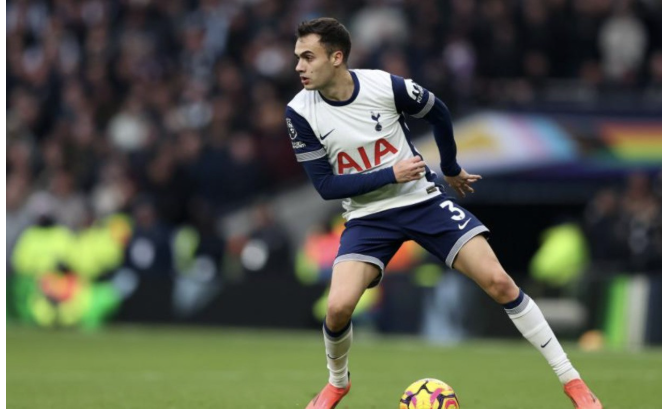 摩纳哥积极接触雷吉隆，欲借到期合同强援补强防线