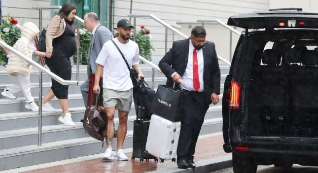 库尼亚现身曼市引猜想，曼联或分期购入狼队锋霸