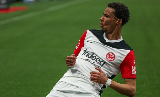 切尔西积极推进埃基蒂克转会，多队竞争且法兰克福要价坚挺