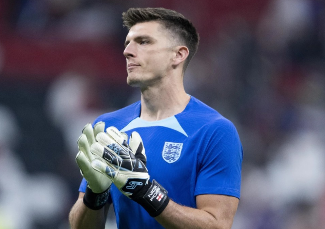 利兹联引援盯上纽卡门将，纽卡考察潜力中卫