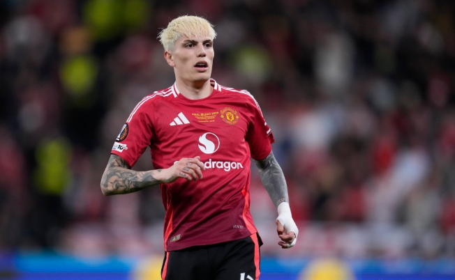 曼联或降价售加纳乔，球迷社媒怒批俱乐部