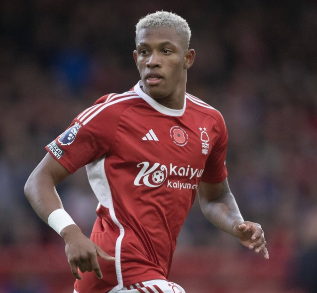 里昂接近签下达尼洛，报价2500万欧静待森林点头