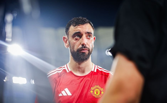 内维尔盛赞B费，称其留队对曼联意义非凡