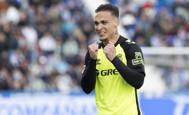 曼联欲甩“包袱”，安东尼转会风云起