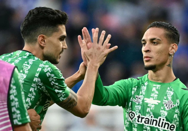 安东尼心向贝蒂斯，转会风云多方角力