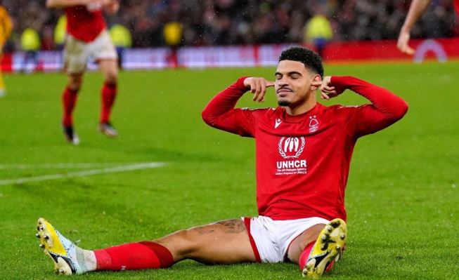 曼城转会动态：签下赖因德斯后放弃吉布斯-怀特，转向艾特-努里与谢尔基