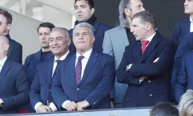 《泰晤士报》：巴萨或因连续两年违反欧足联财务规定下赛季欧冠遭扣分