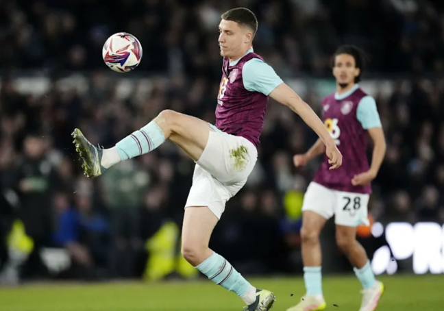 《图片报》：孔帕尼愿放行金玟哉，青睐伯恩利后卫埃斯泰夫