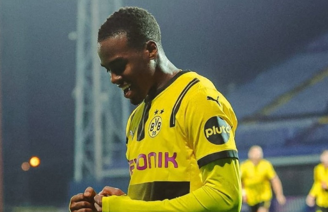 法尔克：切尔西首份报价吉滕斯被拒，多特要价7000万欧