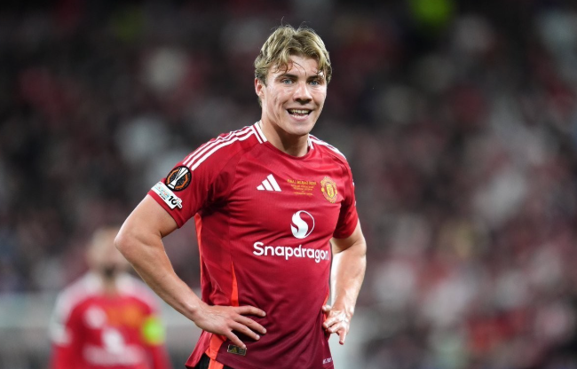 霍伊伦丹麦队首发状态低迷，遭媒体犀利批评不配首发