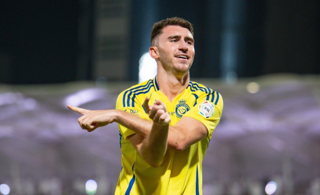 曼联切尔西竞逐拉波尔特，红魔后防补强暗藏玄机