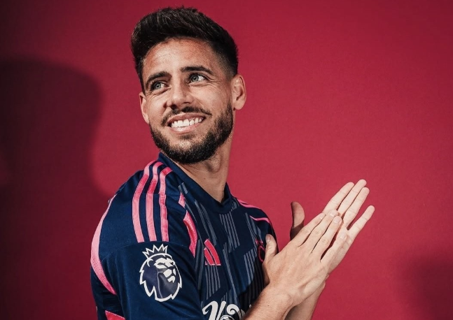 利兹联抢先接触莫雷诺，左后卫争夺战初现端倪