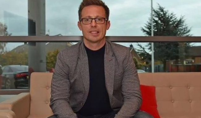 爱德华兹辟谣利雅得新月传闻，专注利物浦转会与集团扩张