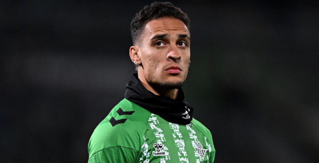 范德萨呼吁曼联给安东尼机会，球员西甲表现引关注