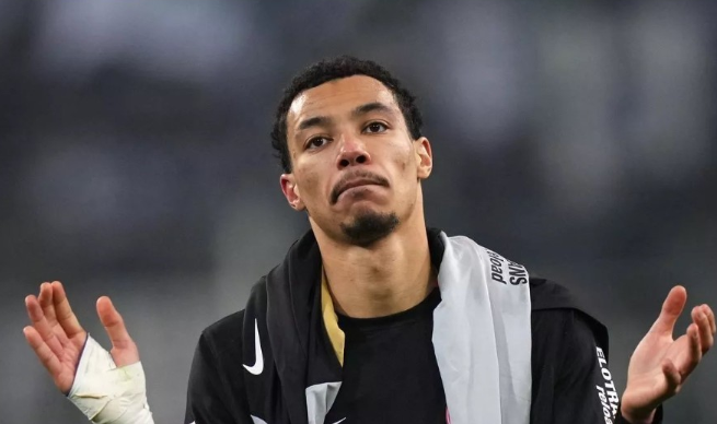 曼联独家接洽法兰克福求购埃基蒂克，球员态度积极