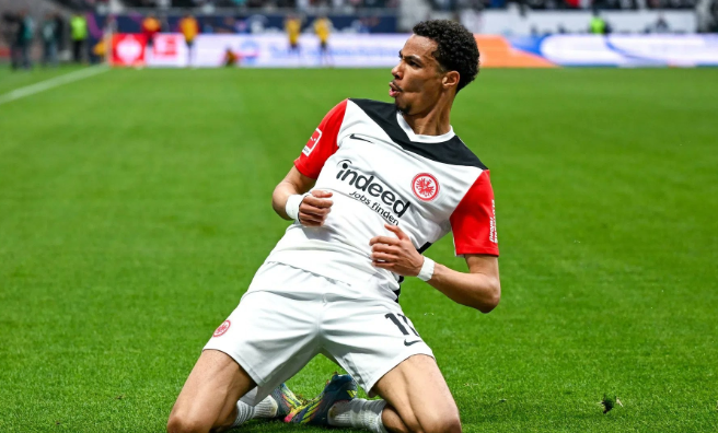 天空体育：曼联就埃基蒂克转会与法兰克福初步谈判，多队对其有意