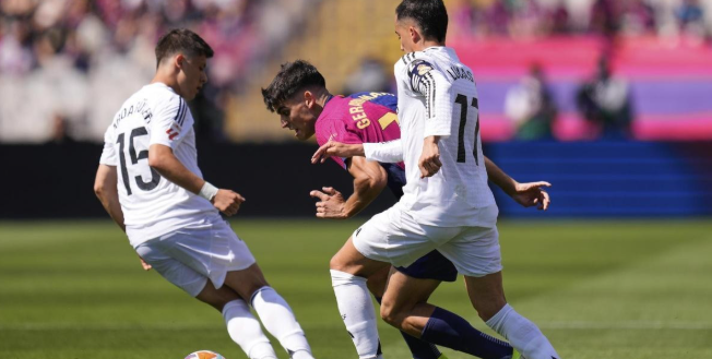 《每日体育报》：赫拉德-马丁一心留队，巴萨或面临抉择