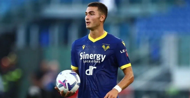 天空体育：维罗纳后卫科波拉完成布莱顿体检，转会待官宣