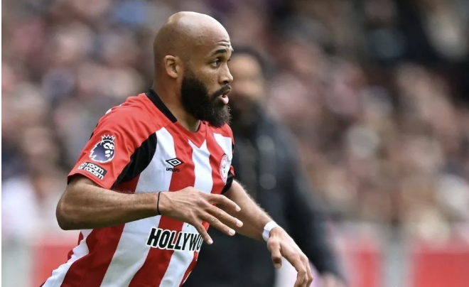 《曼彻斯特晚报》：姆贝乌莫倾向加盟曼联，奥纳纳助力劝说