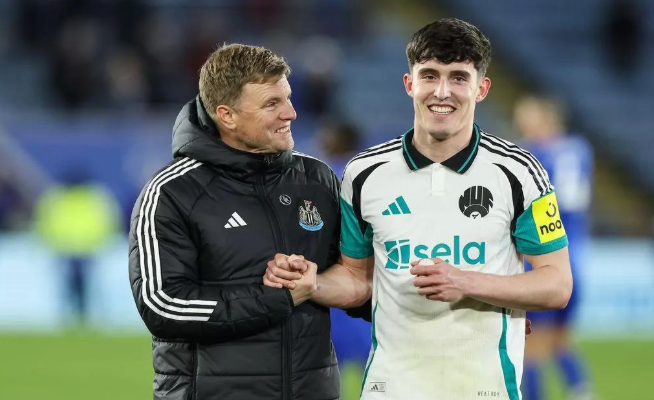 纽卡斯尔决心留利夫拉门托，主帅面临位置安排难题