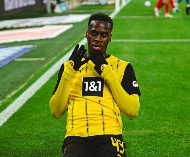 罗马诺：多特球员吉滕斯仍盼加盟切尔西，两俱乐部谈判持续