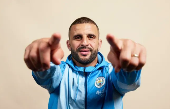 罗马诺爆料：埃弗顿加入凯尔-沃克争夺战，莫耶斯力主引援