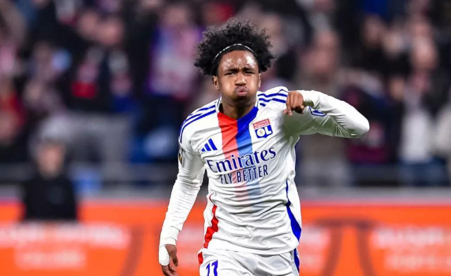 利物浦切尔西竞逐福法纳，4300万镑转会费成焦点