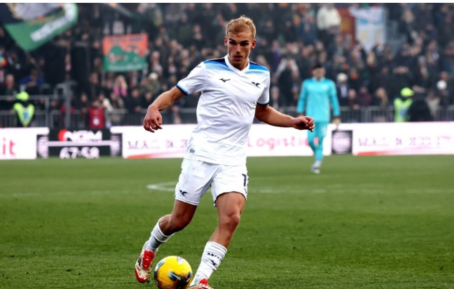 热刺有意拉齐奥丹麦边锋伊萨克森，转会动向引关注