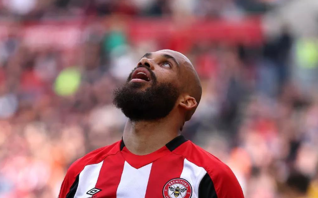 姆贝乌莫陷曼联热刺争夺战，李 - 夏普：选曼联无需多想